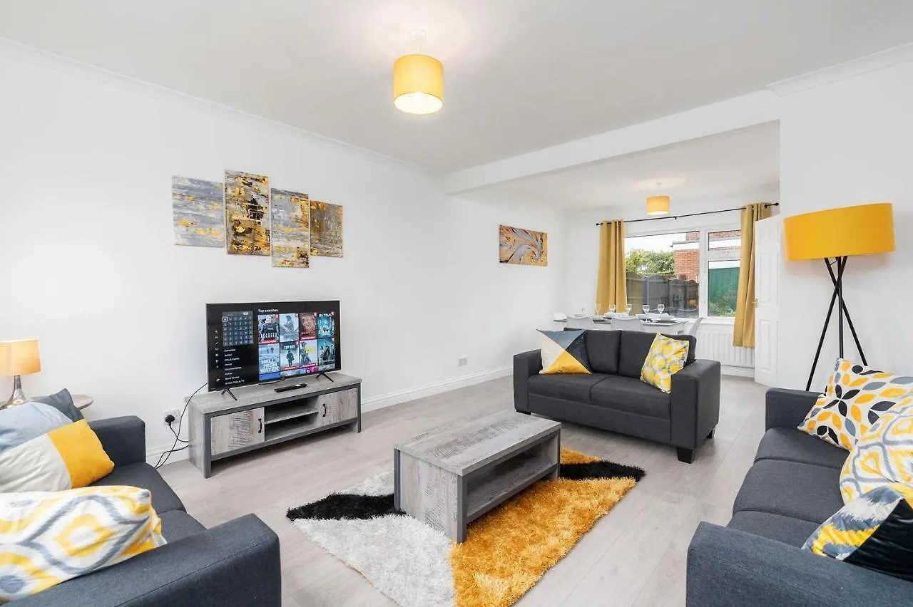 Spacious Modern Home In Sheffield Todwick