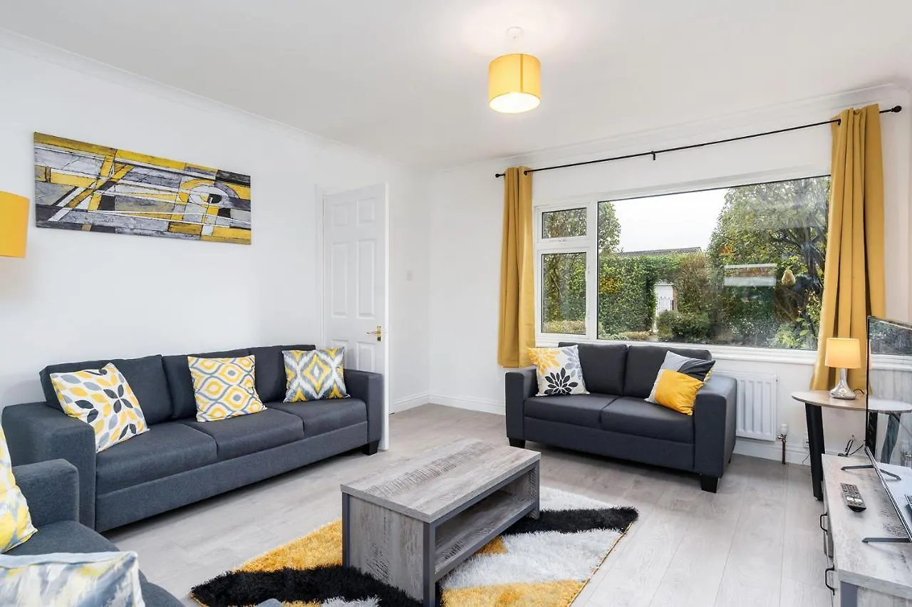 Spacious Modern Home In Sheffield Todwick
