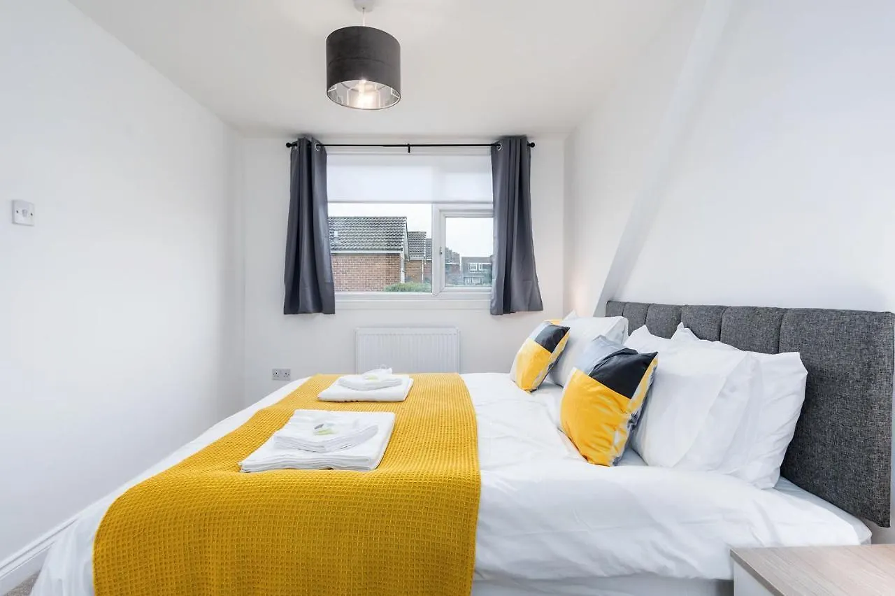 Spacious Modern Home In Sheffield Todwick 0*,