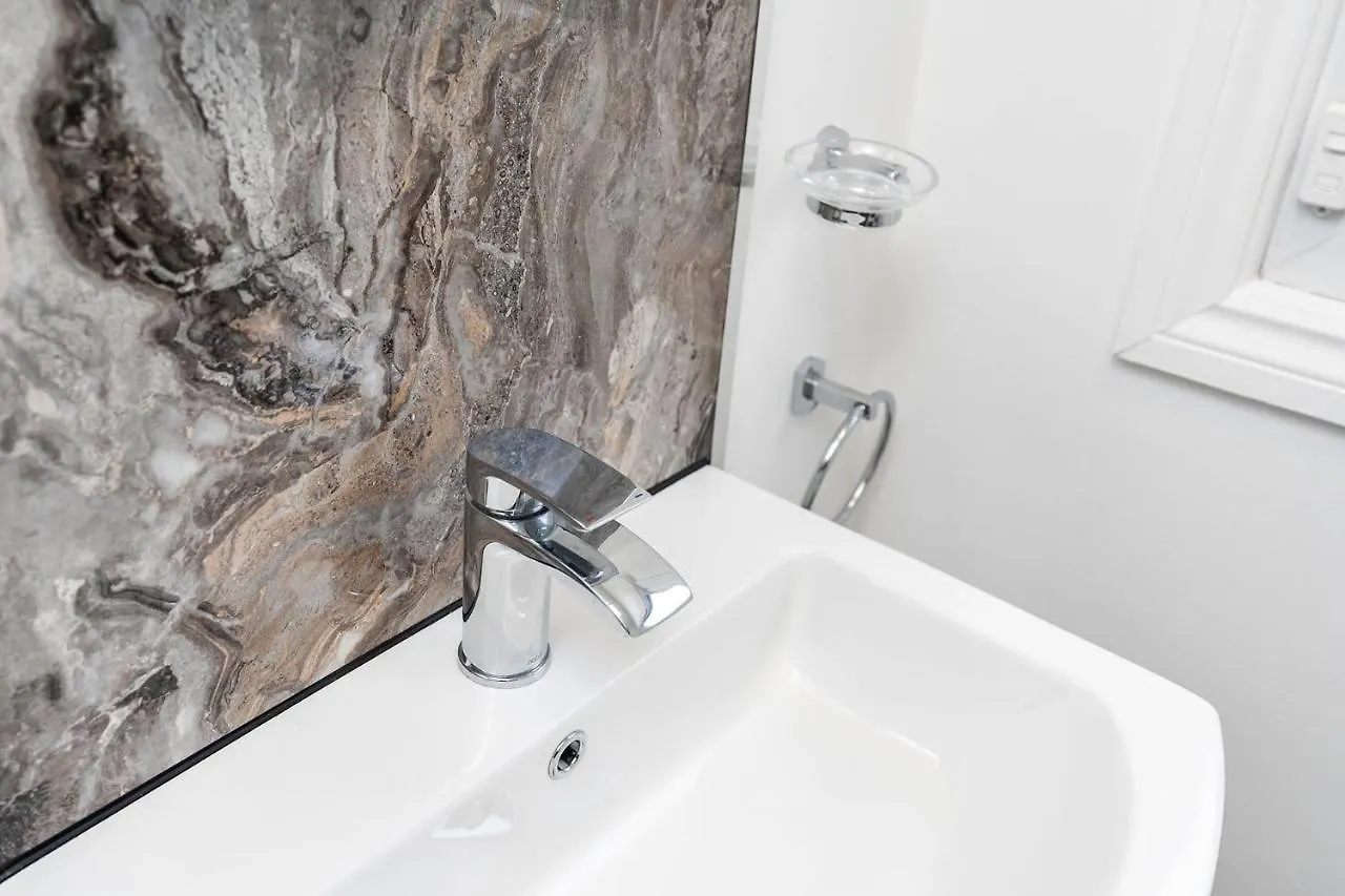 Spacious Modern Home In Sheffield Todwick